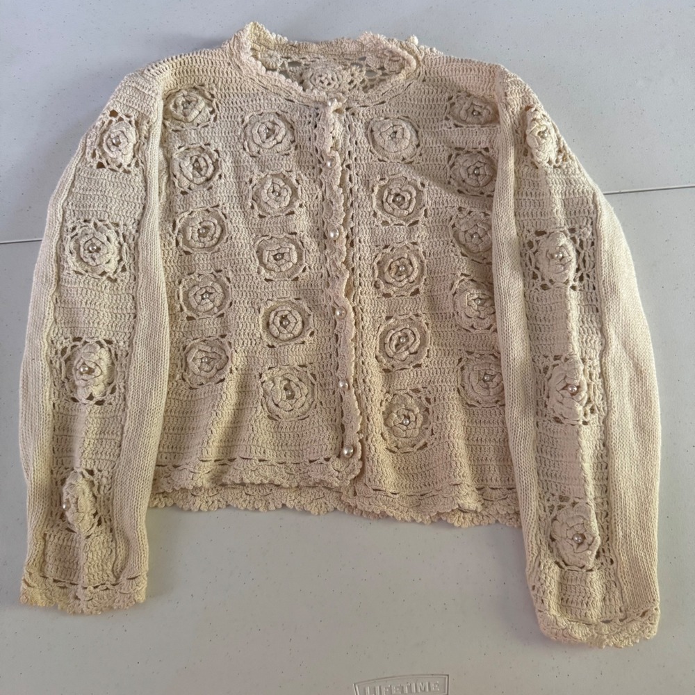 Cottagecore Crochet Rose Cardigan Women Medium Cream Pearl Button Hunters Run